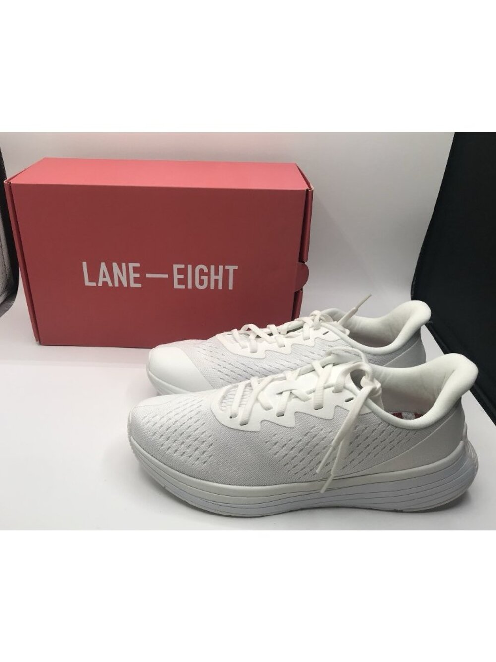 Lane Eight White Sneakers Shoes Womens‎ Size 8 The Relay Trainer White